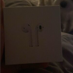 Apple AirPods in Classic White